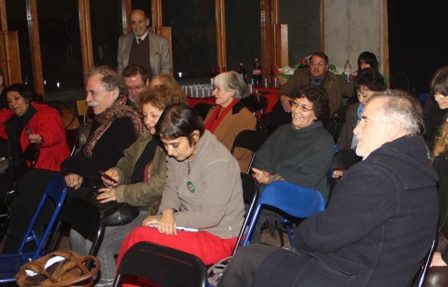 El co. Carlos Montes y otros asistentes al acto.